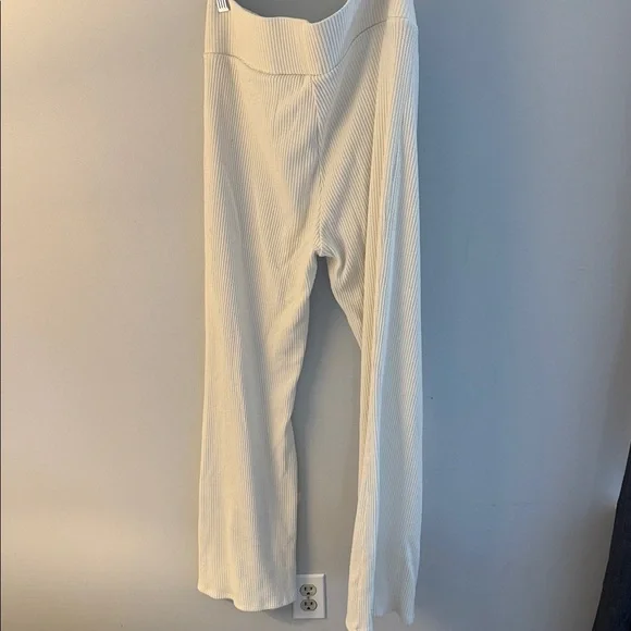 Old Navy Cream Ribbed Wide-Leg Knit Pants - Picture 5 of 6